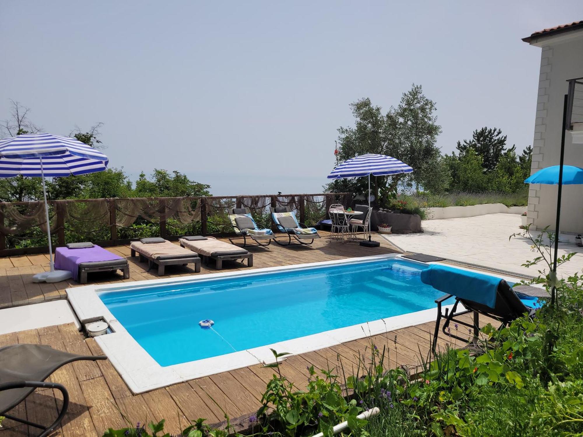 Apartments Chiara Mit Meerblick Und Pool Und Jacuzzi Lovran Exterior photo