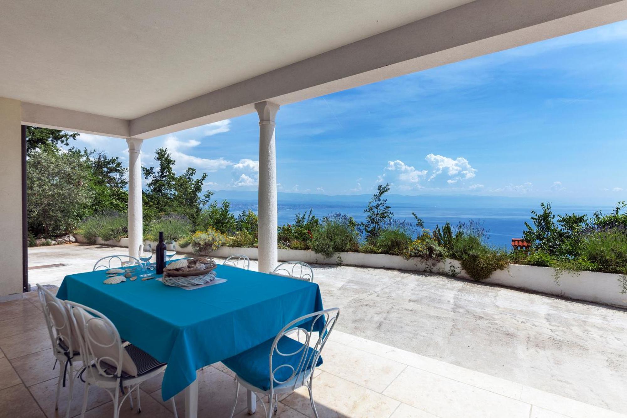 Apartments Chiara Mit Meerblick Und Pool Und Jacuzzi Lovran Exterior photo